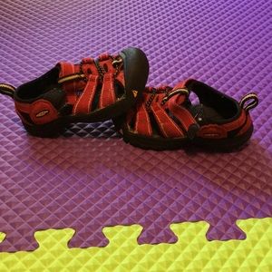 Keen sandals, size 6 toddler